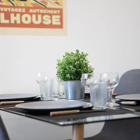 Le Mulhousien/ Parking Gratuit / Wifi / Lave Linge/ Tudors Locations *