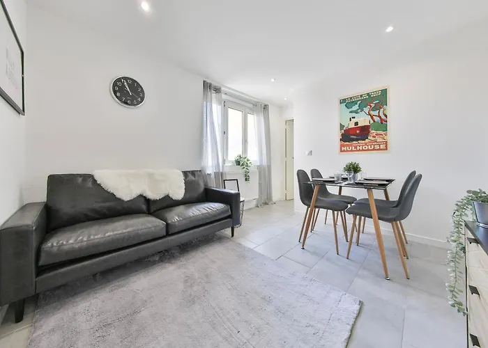 Apartment Le Mulhousien/ Parking Gratuit / Wifi / Lave Linge/ Tudors Locations